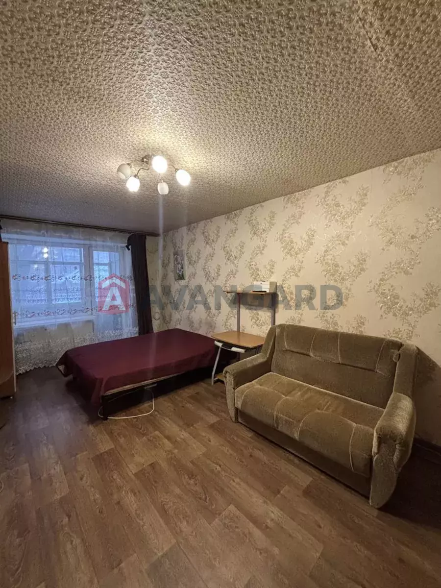 1 ��. ��������, 40/-/8 ��. �., 2/10 ������ ���� 8