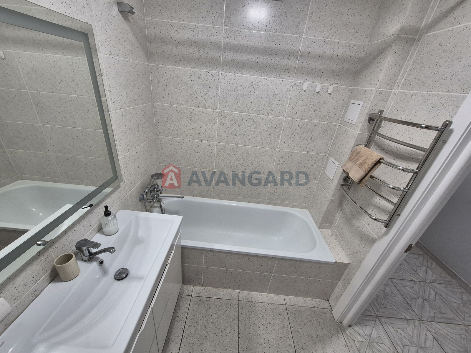 2 ��. ��������, 73/40/10 ��. �., 3/25 ������ ���� 21