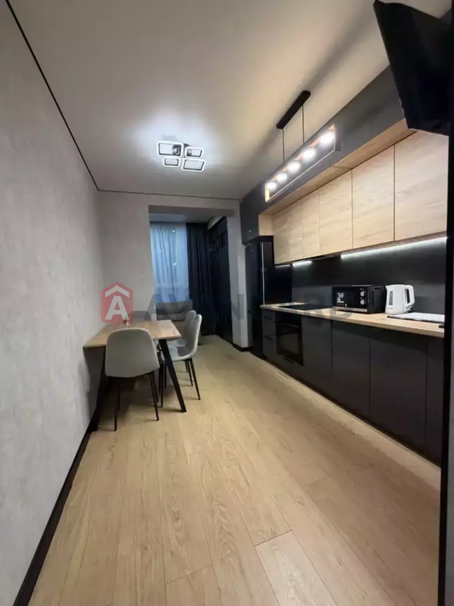 1 ��. ��������, 44/-/14 ��. �., 6/10 ������ ���� 3