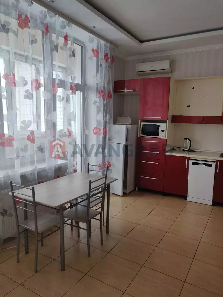 3 ����. ��������, 104/-/15 ��. �., 8/12 ���� ���� 10