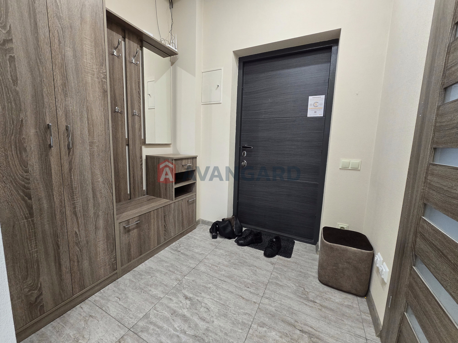 2 ��. ��������, 50/-/15 ��. �., 8/10 ������ ���� 9