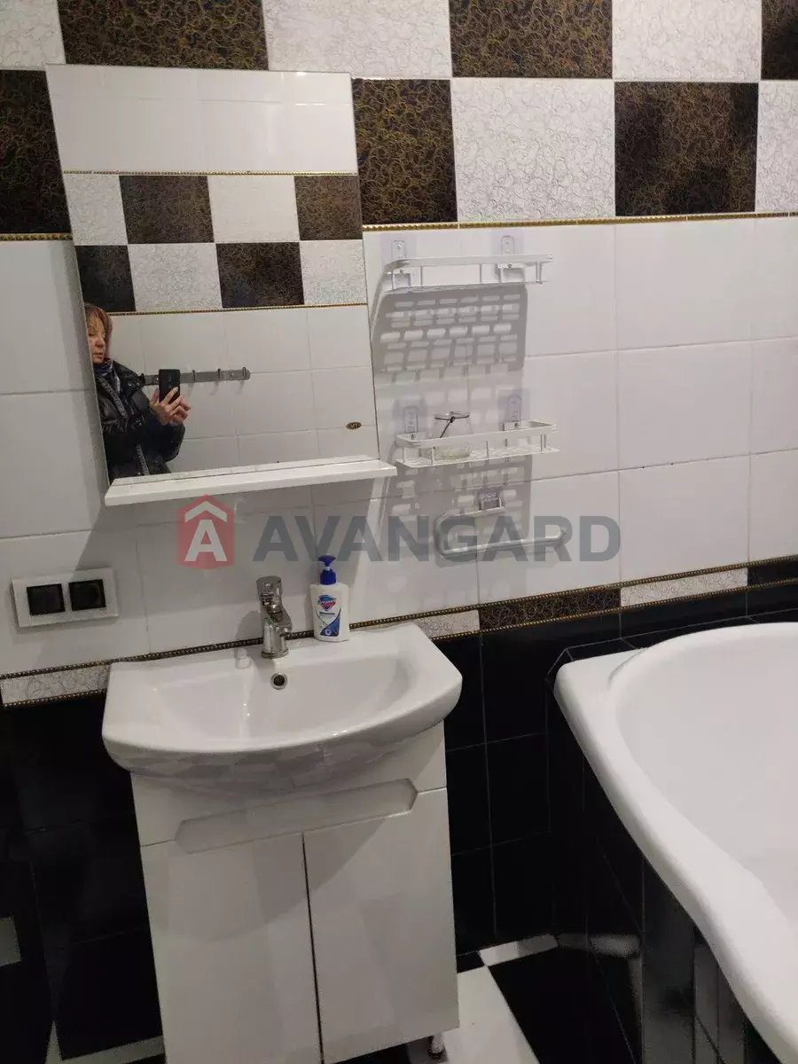 3 ����. ��������, 104/-/15 ��. �., 8/12 ���� ���� 2