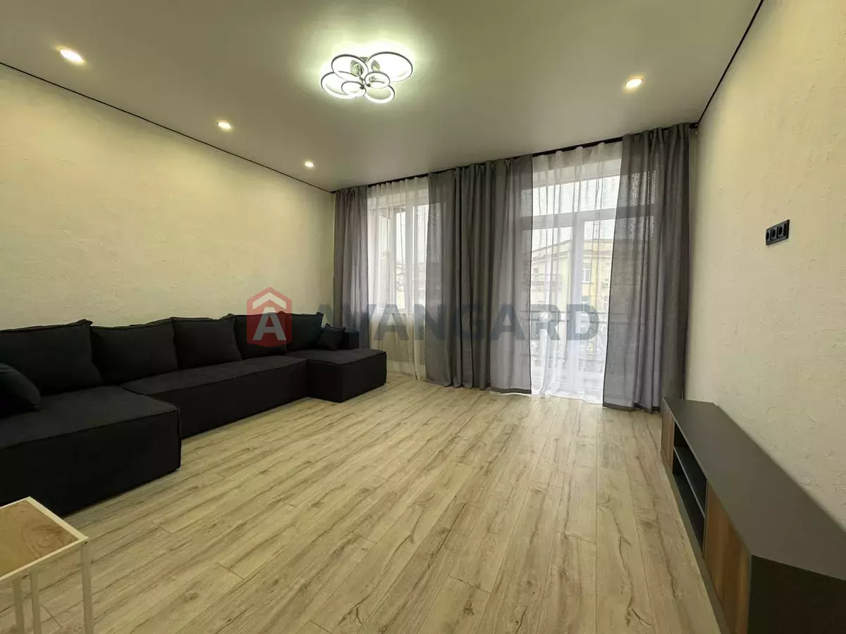 2 ����. ��������, 52/-/7 ��. �., 5/5 ���� ���� 5