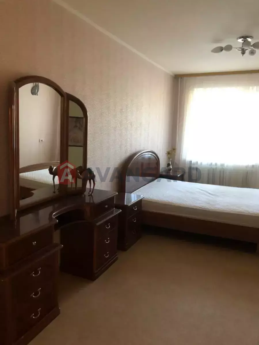 3 ����. ��������, 72/-/9 ��. �., 4/9 ���� ���� 8