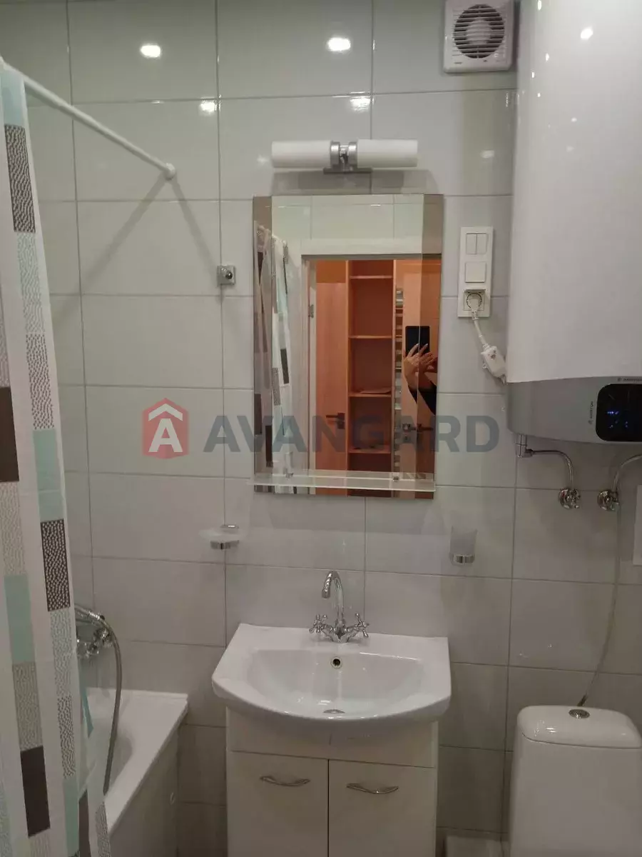 1 ����. ��������, 40/-/11 ��. �., 4/10 ���� ���� 12