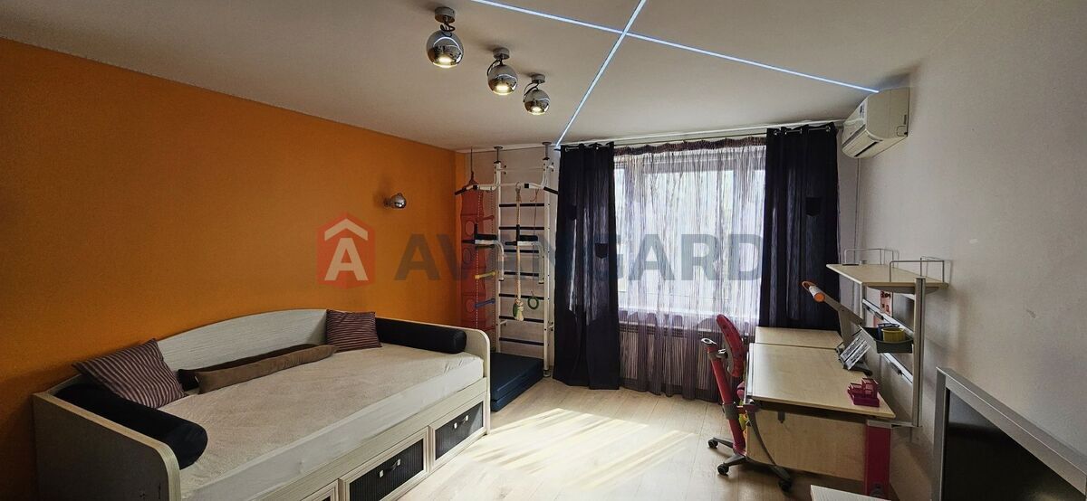 4 ��. ��������, 157/-/15 ��. �., 8/9 ������ ���� 15