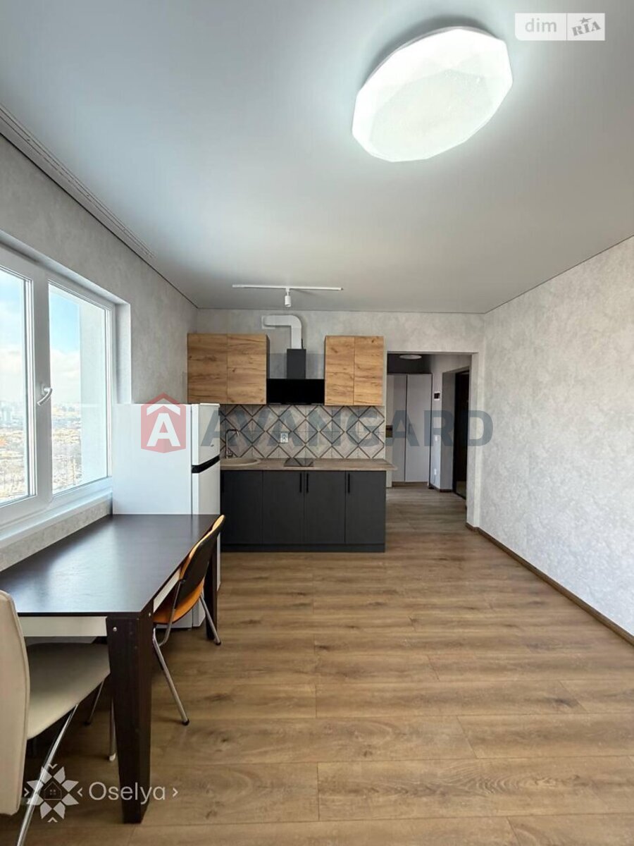 1 ��. ��������, 30/17/7 ��. �., 19/21 ������ ���� 4