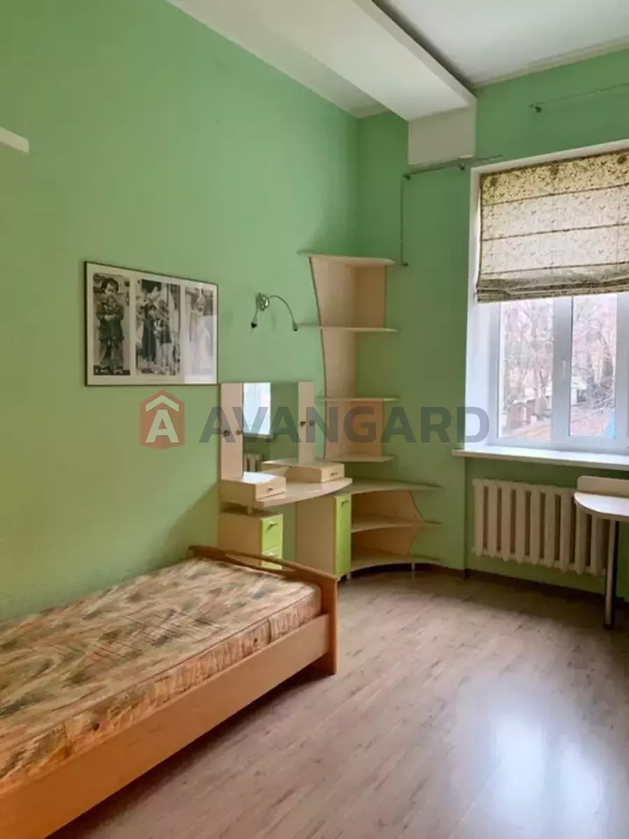 4 ��. ��������, 170/-/30 ��. �., 2/3 ������ ���� 9