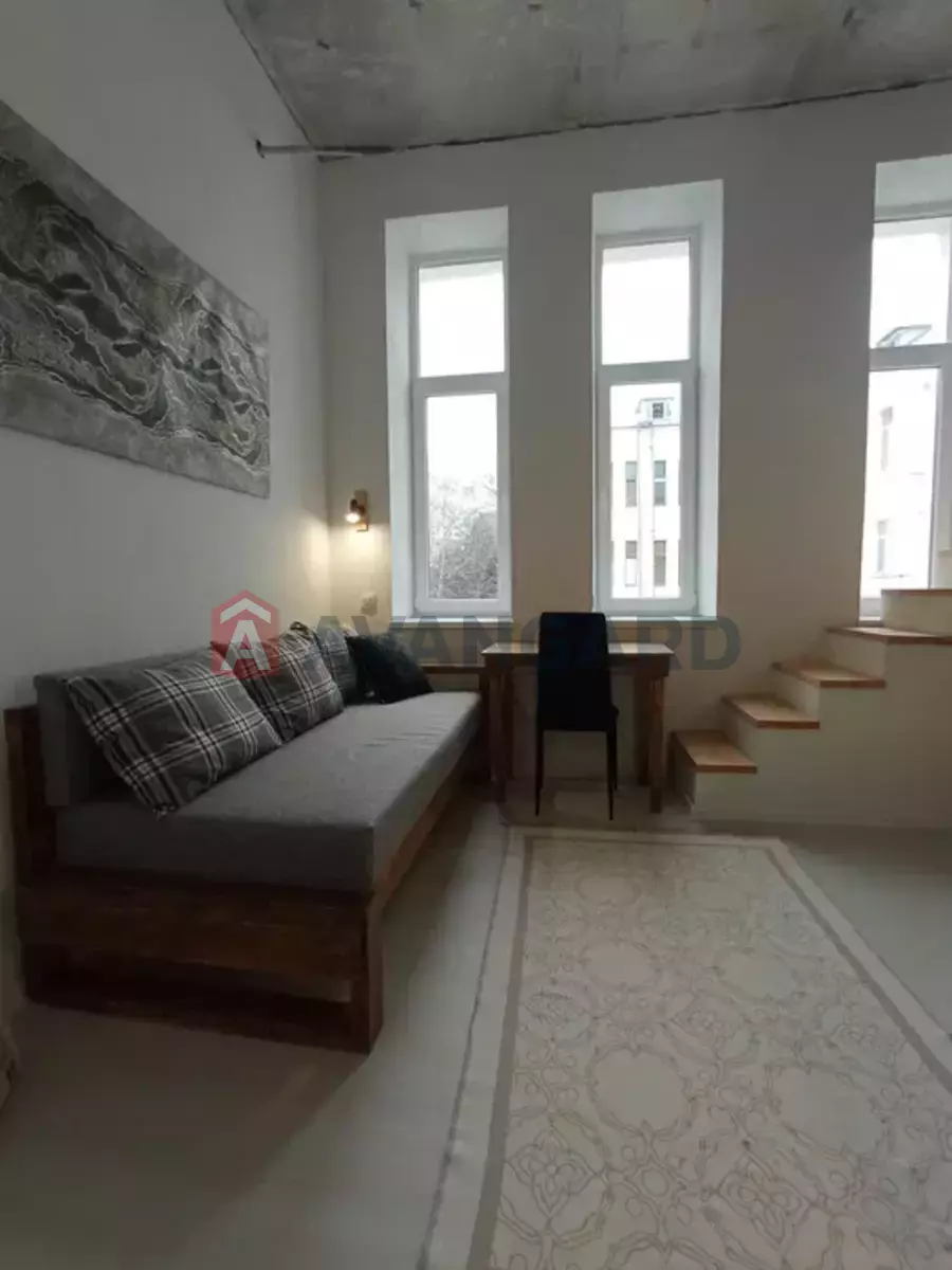 1 ��. ��������, 25/-/10 ��. �., 2/3 ������ ���� 4