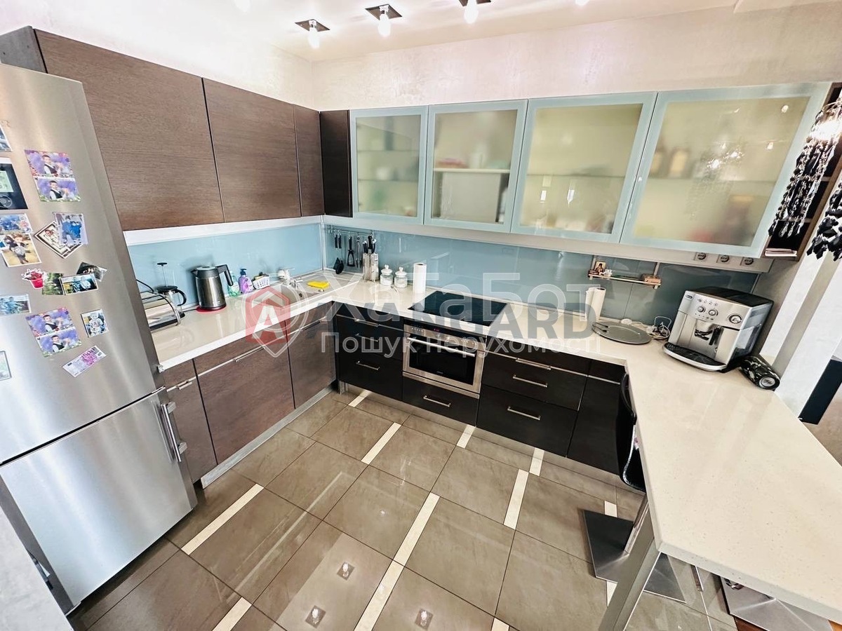 4 ��. ��������, 165/-/- ��. �., 16/17 ������ ���� 11