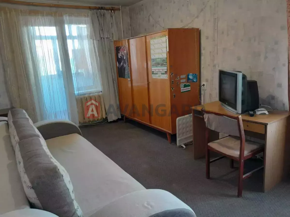 1 ��. ��������, 33/18/8 ��. �., 6/9 ������ ���� 4