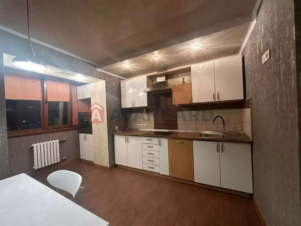 1 ����. ��������, 38/-/9 ��. �., 14/16 ���� ���� 8