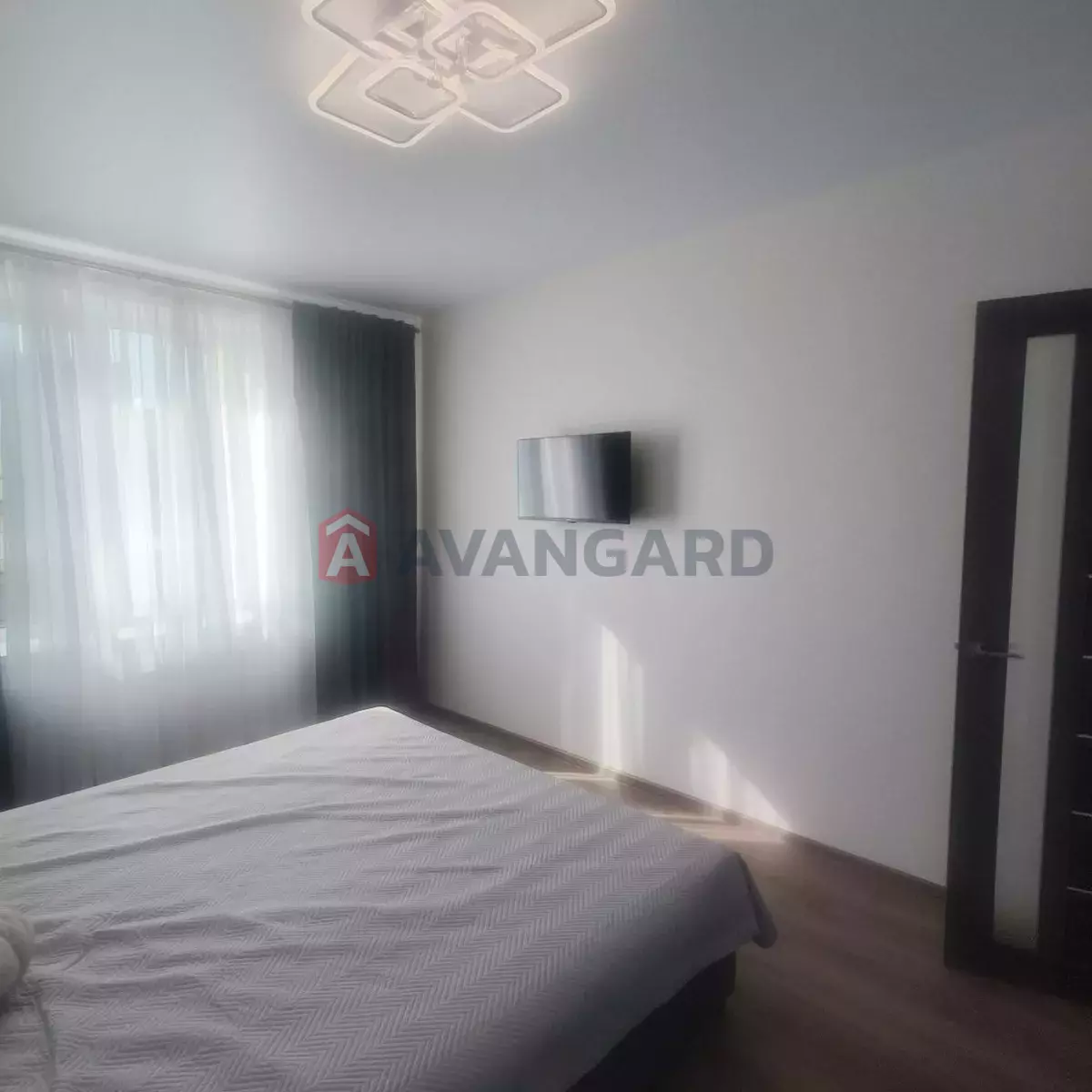 1 ��. ��������, 44/-/7 ��. �., 9/10 ������ ���� 3