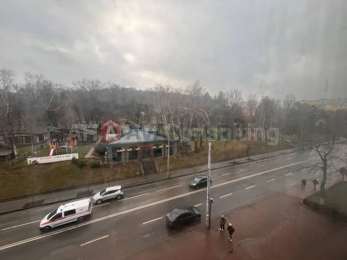 1 ��. ��������, 90/-/10 ��. �., 4/5 ������ ���� 19