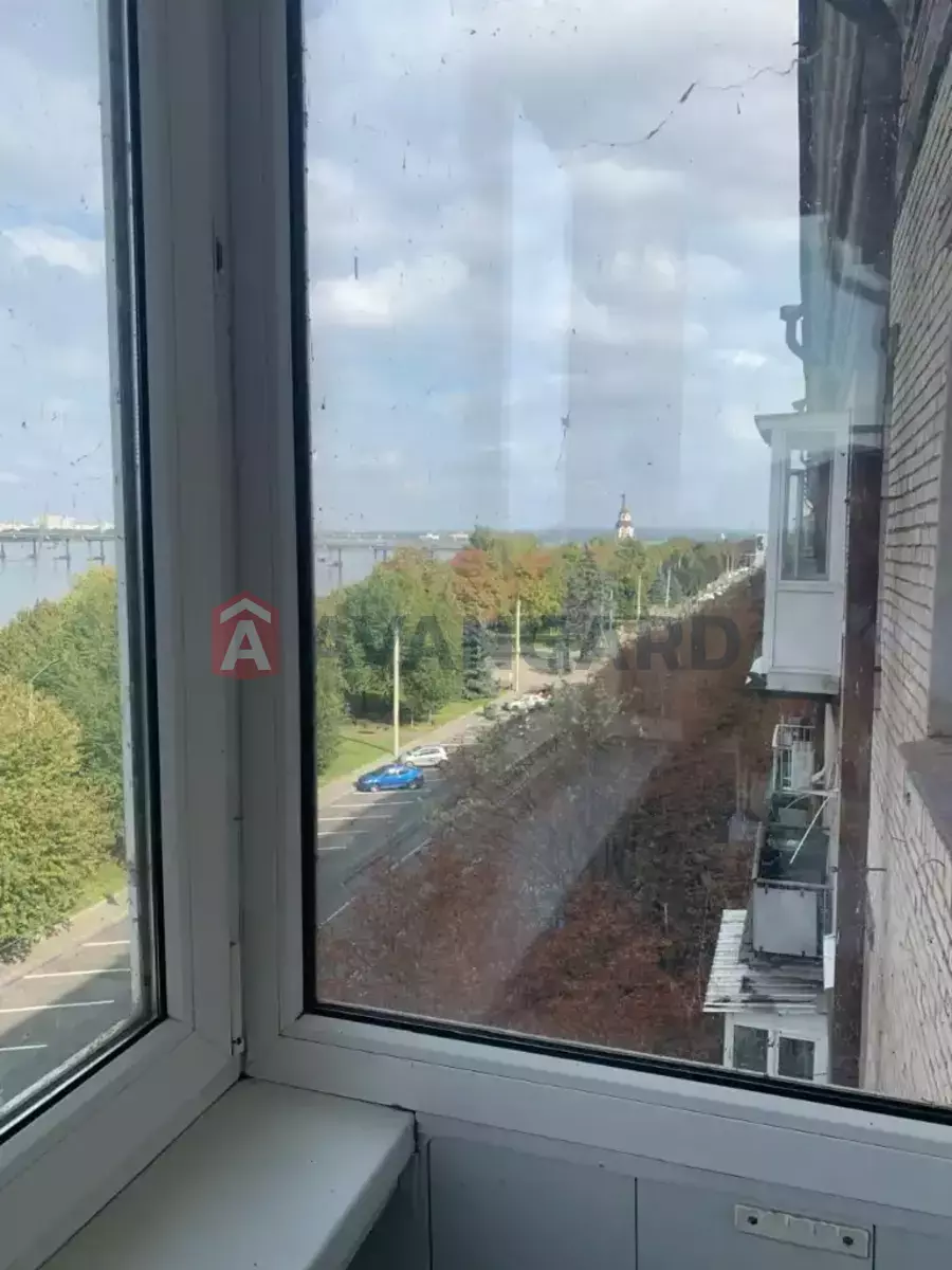 3 ��. ��������, 82/-/- ��. �., 5/5 ������ ���� 11