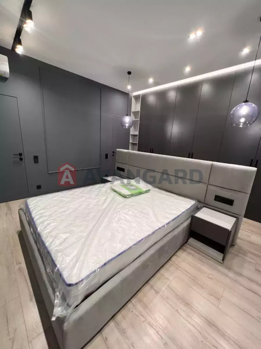 4 ��. ��������, 130/-/- ��. �., 2/14 ������ ���� 4