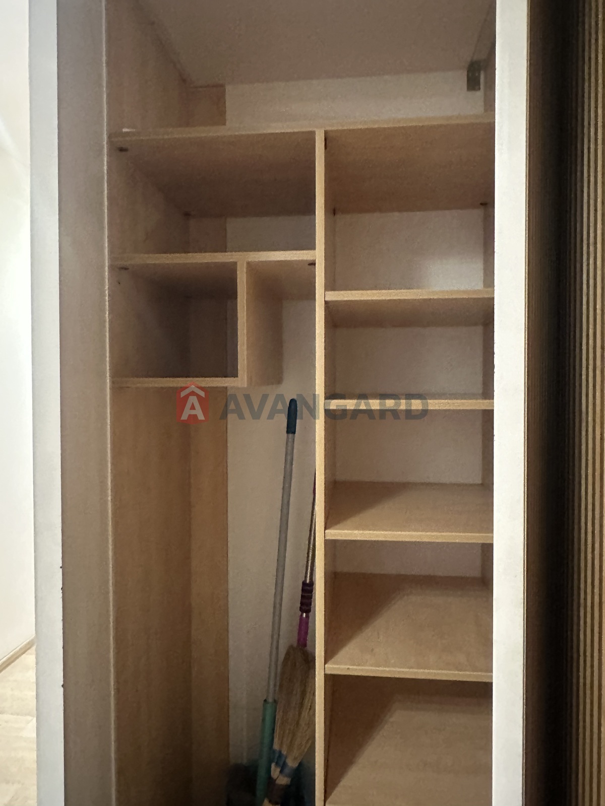 2 ��. ��������, 84/-/20 ��. �., 23/25 ������ ���� 9