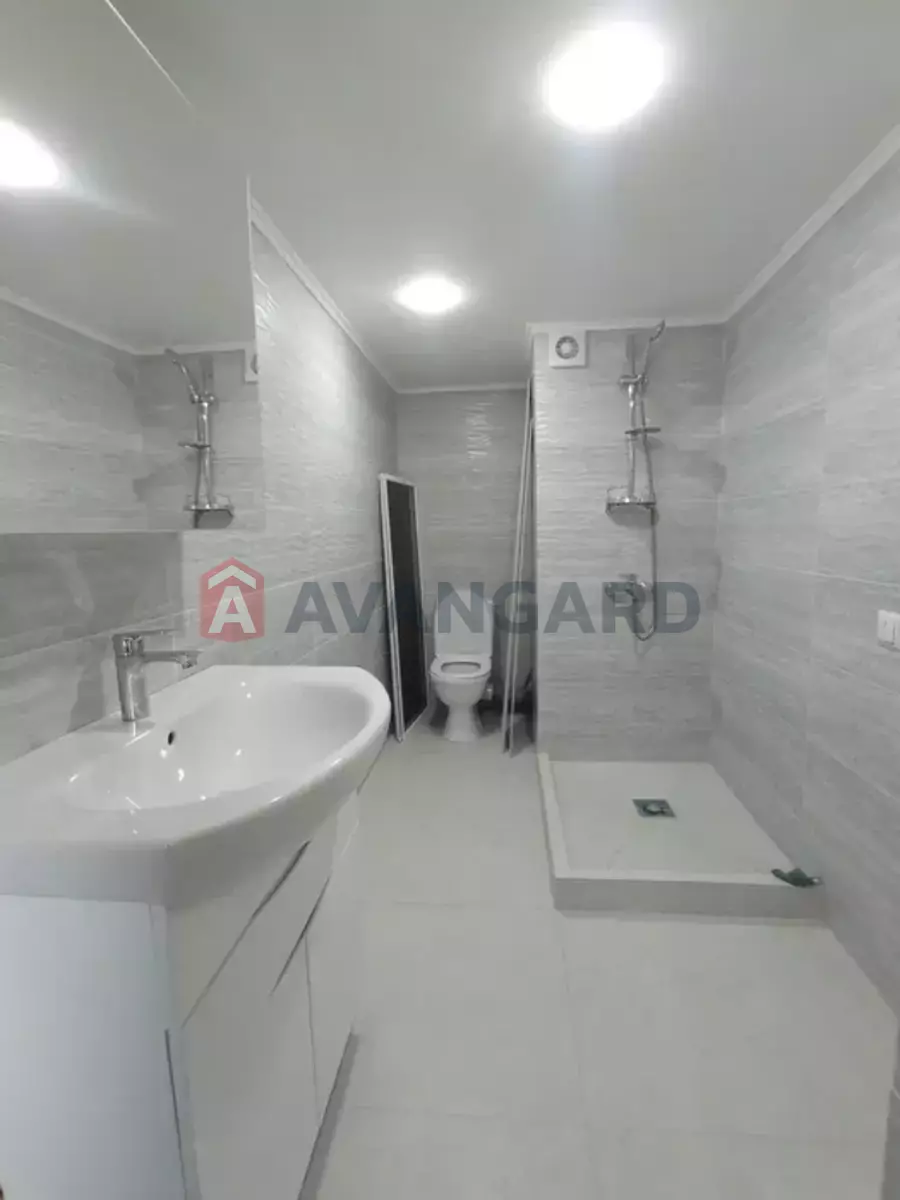 1 ��. ��������, 25/-/10 ��. �., 2/3 ������ ���� 8