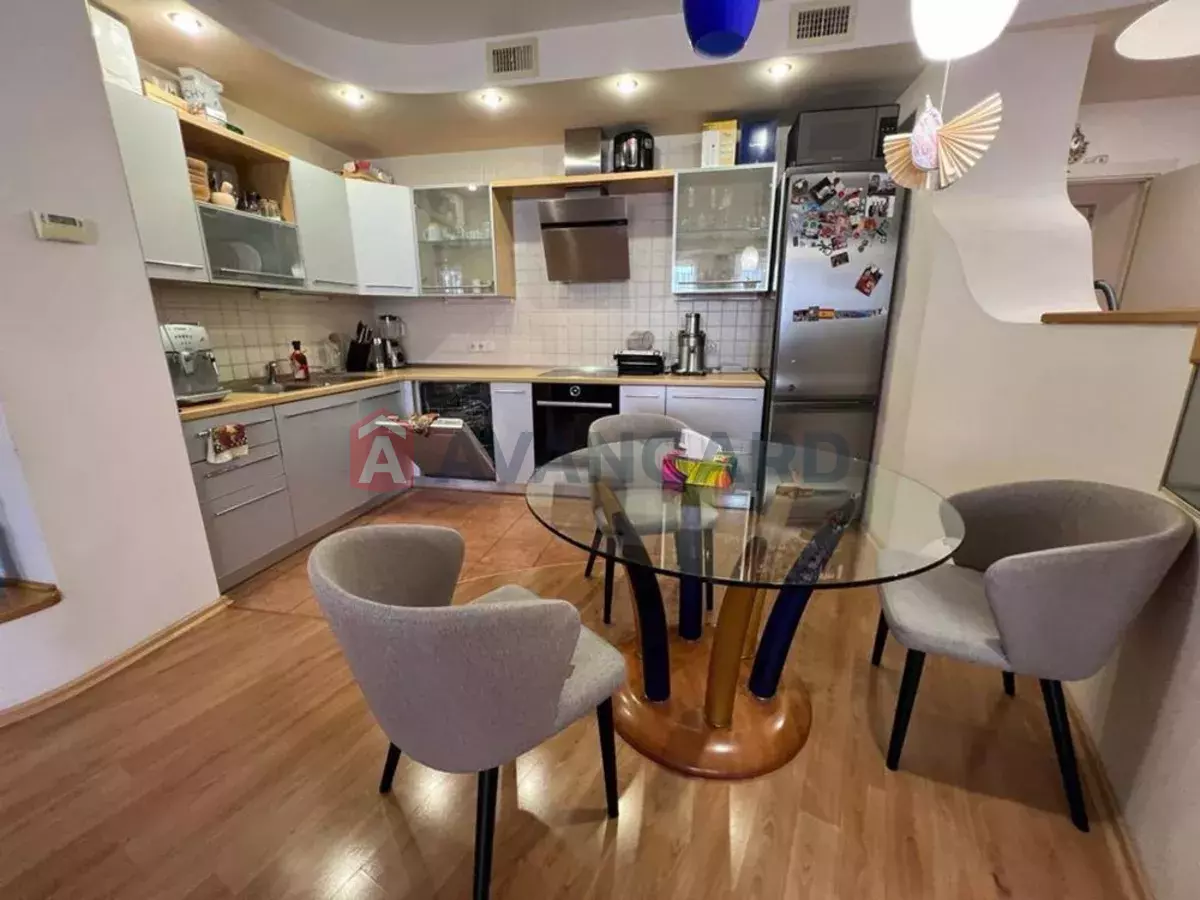 3 ����. ��������, 110/-/18 ��. �., 8/10 ���� ���� 20