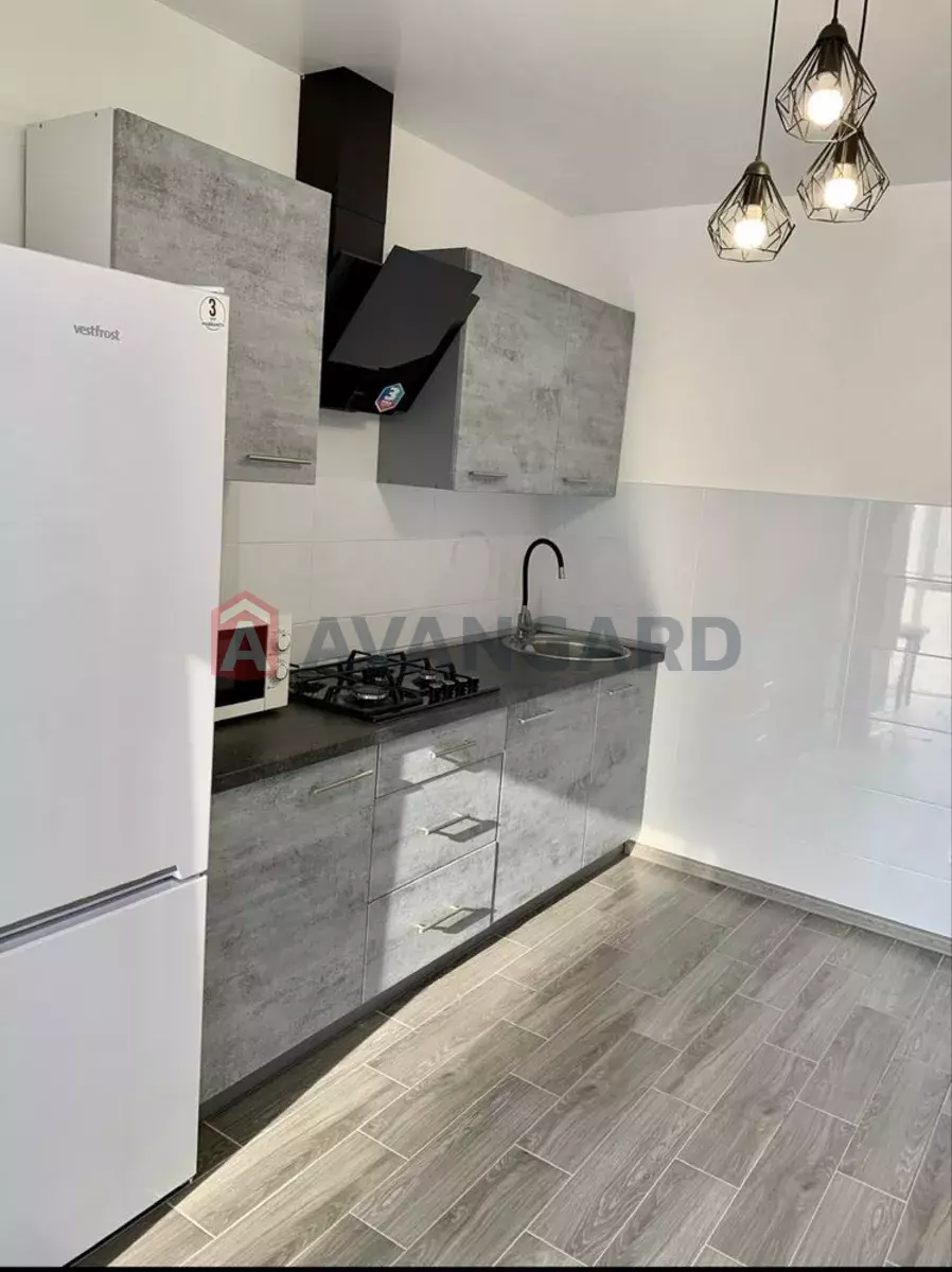 1 ��. ��������, 40/-/10 ��. �., 3/12 ������ ���� 6