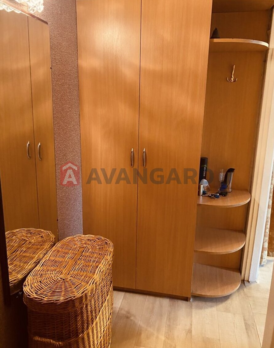 2 ��. ��������, 44/-/6 ��. �., 4/5 ������ ���� 2