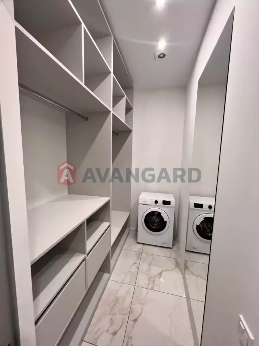 4 ��. ��������, 130/-/- ��. �., 2/14 ������ ���� 8