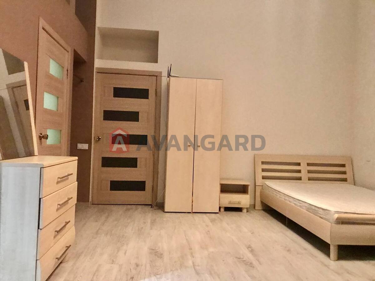 1 ��. ��������, 32/-/- ��. �., 2/3 ������ ���� 4