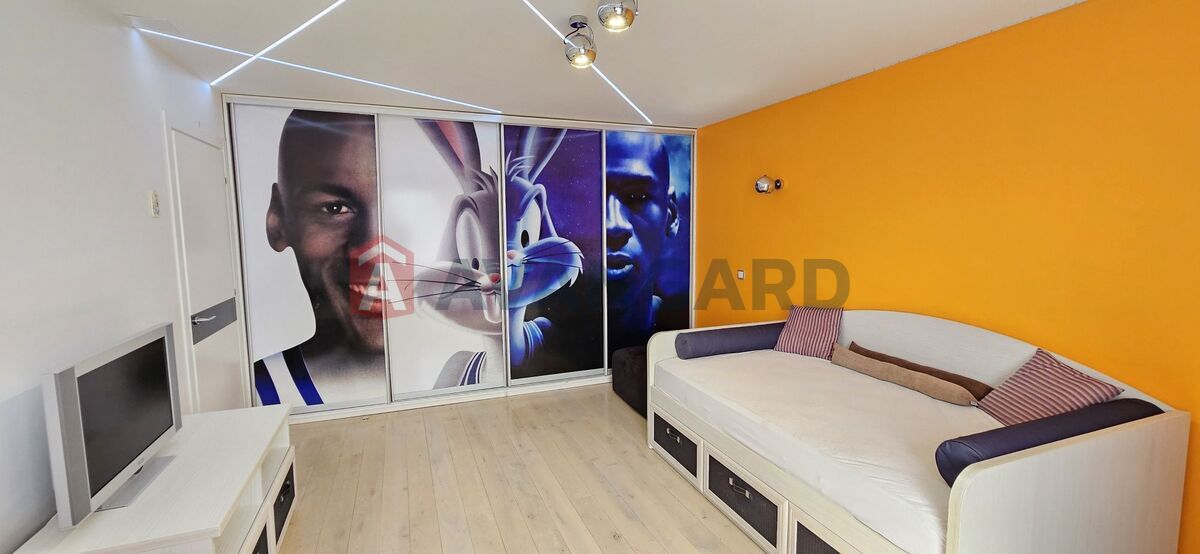 4 ��. ��������, 157/-/15 ��. �., 8/9 ������ ���� 14