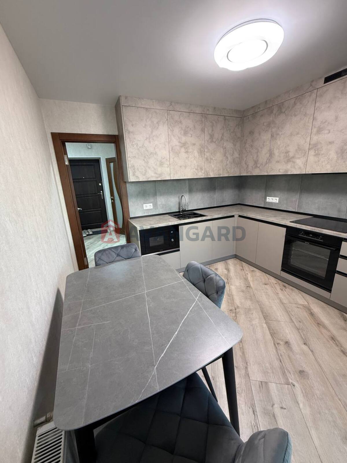 2 ��. ��������, 65/-/9,5 ��. �., 3/10 ������ ���� 12