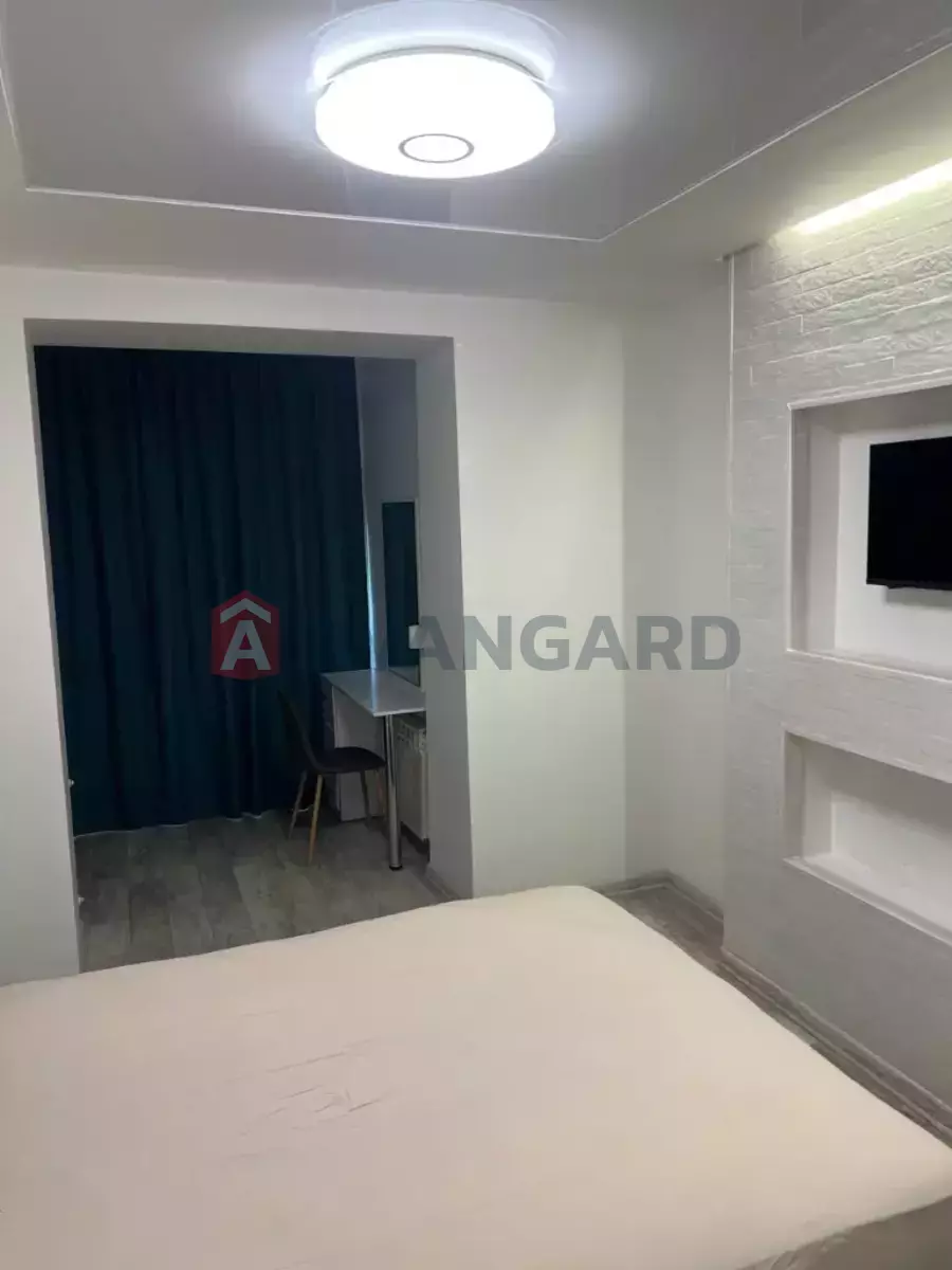 1 ����. ��������, 48/-/- ��. �., 9/10 ���� ���� 3