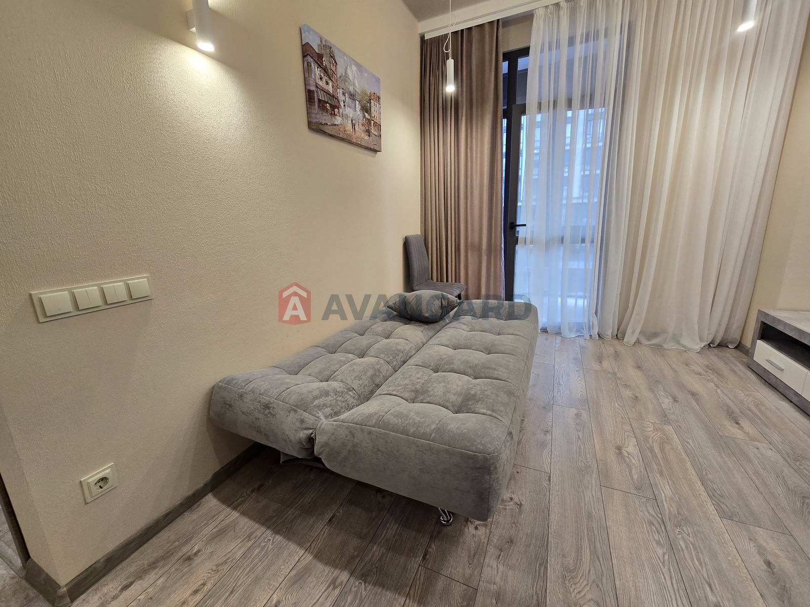 2 ��. ��������, 50/-/15 ��. �., 8/10 ������ ���� 1