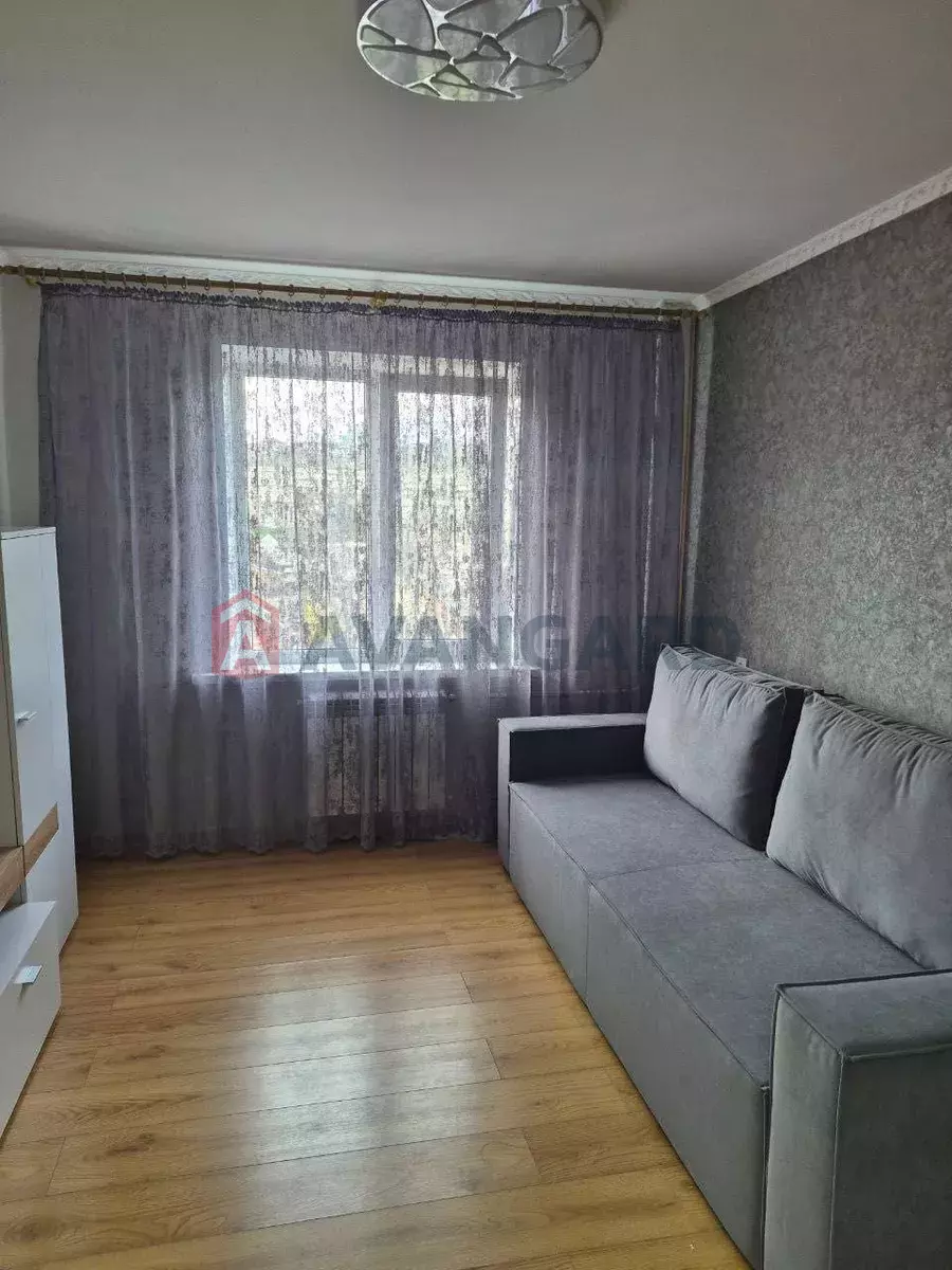 3 ����. ��������, 63/-/8 ��. �., 5/10 ���� ���� 3