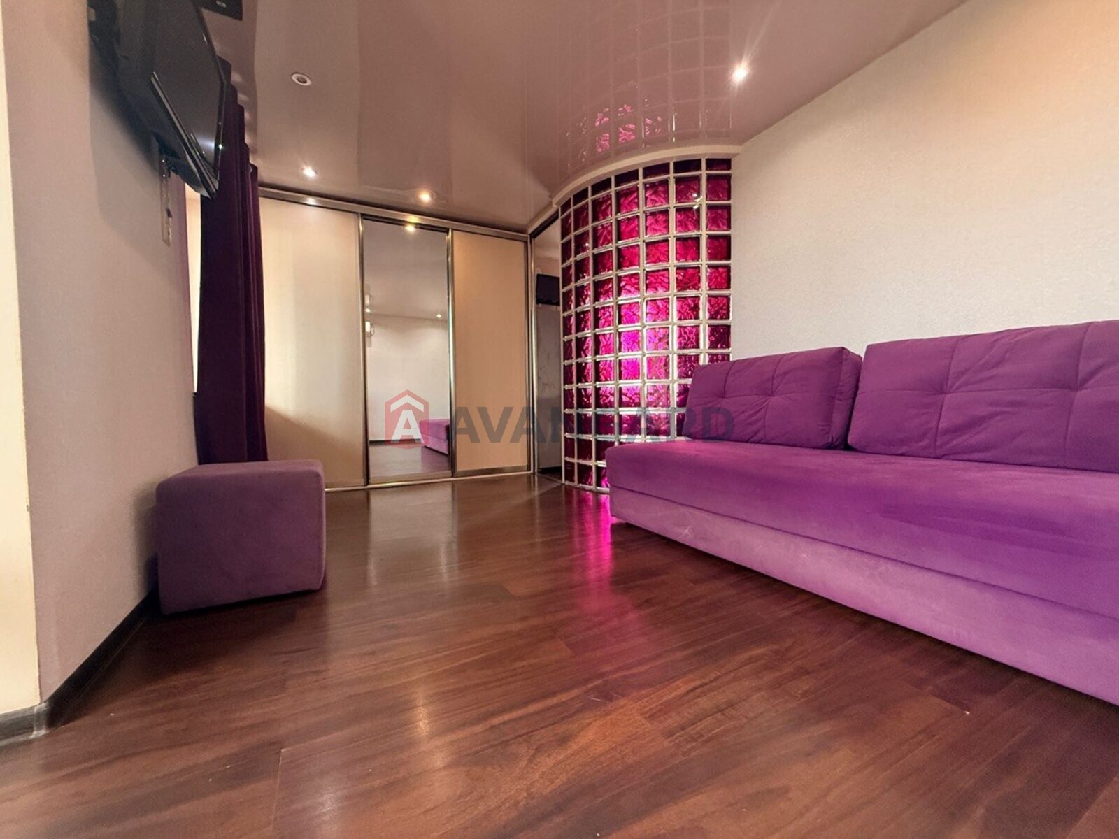 1 ��. ��������, 40/-/10 ��. �., 9/9 ������ ���� 8