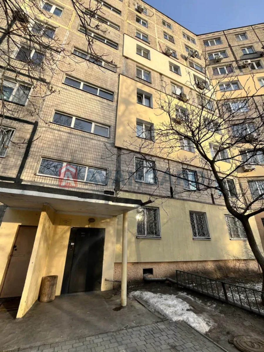 4 ��. ��������, 80,6/49,7/7,8 ��. �., 9/9 ������ ���� 12