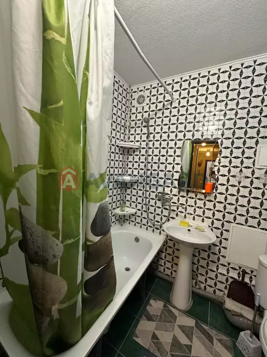 1 ��. ��������, 40/-/- ��. �., 7/10 ������ ���� 4