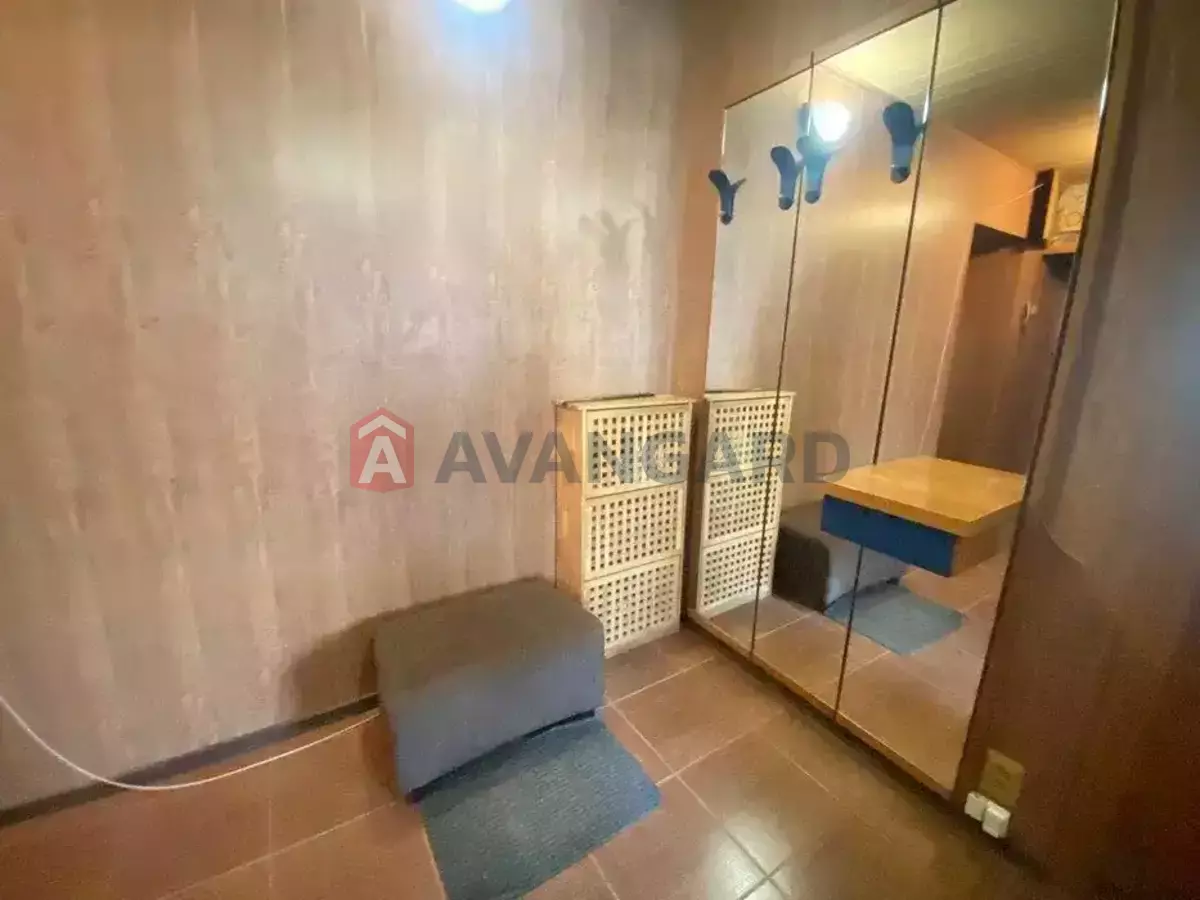 3 ��. ��������, 71/50/8 ��. �., 4/9 ������ ���� 9