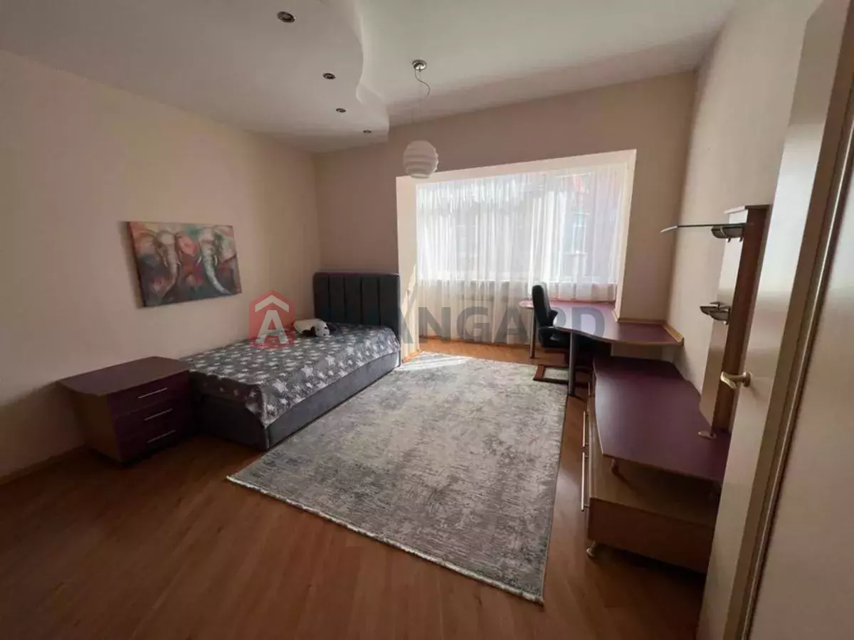 3 ����. ��������, 110/-/18 ��. �., 8/10 ���� ���� 8