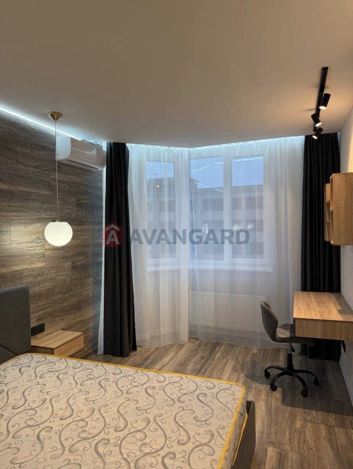 1 ��. ��������, 40/20/18 ��. �., 7/10 ������ ���� 4