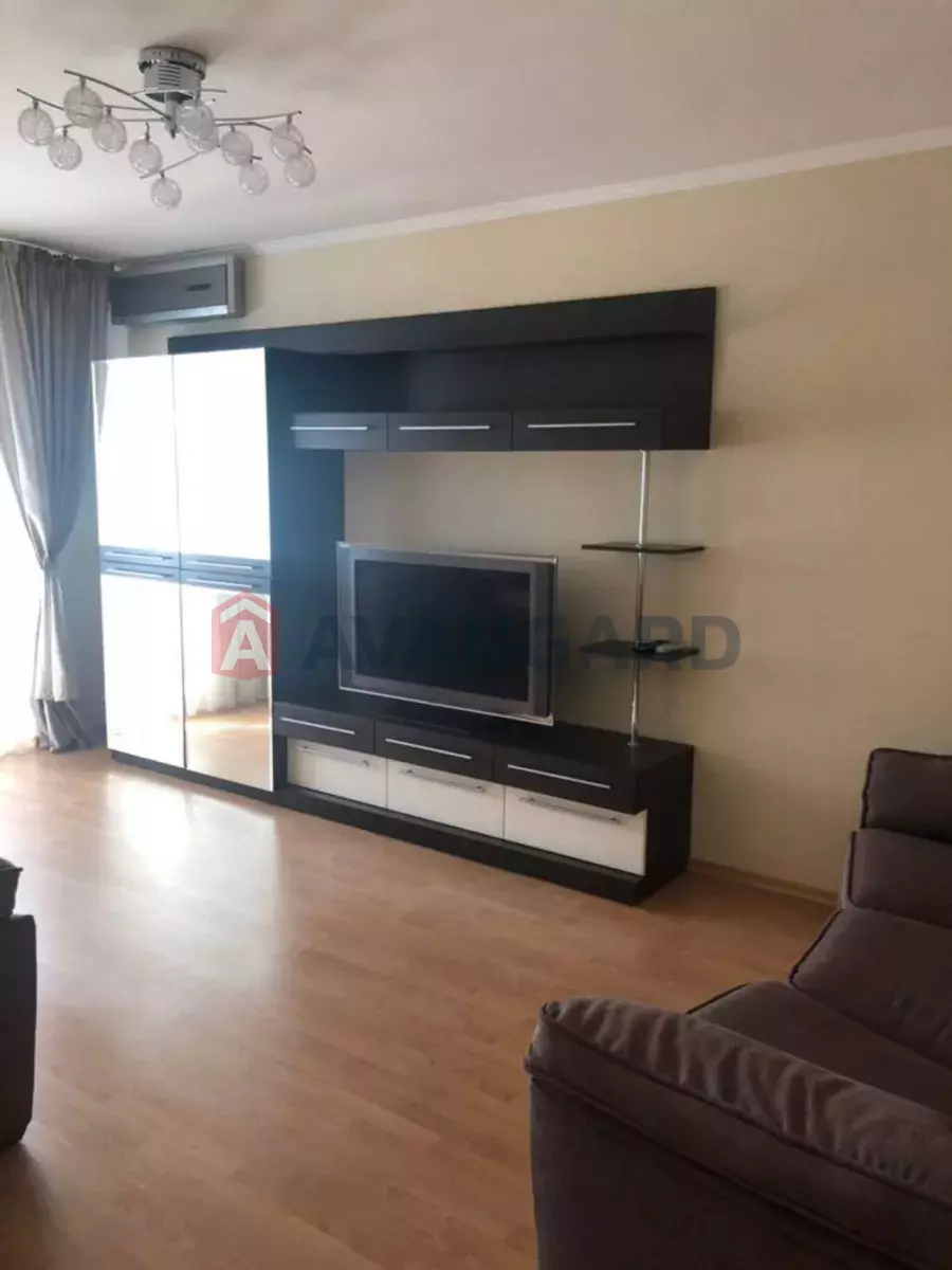 2 ��. ��������, 60/-/11 ��. �., 4/5 ������ ���� 4