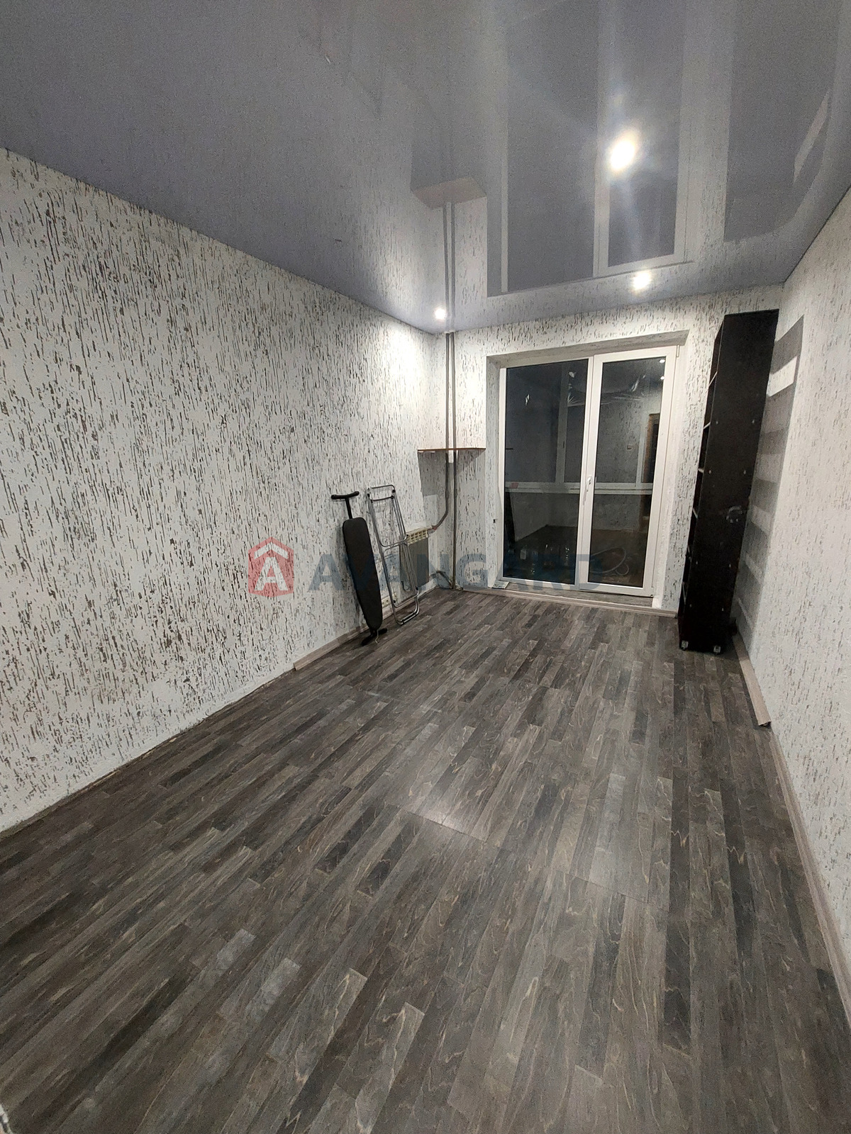 4 ����. ��������, 84/65/12 ��. �., 9/10 ���� ���� 6