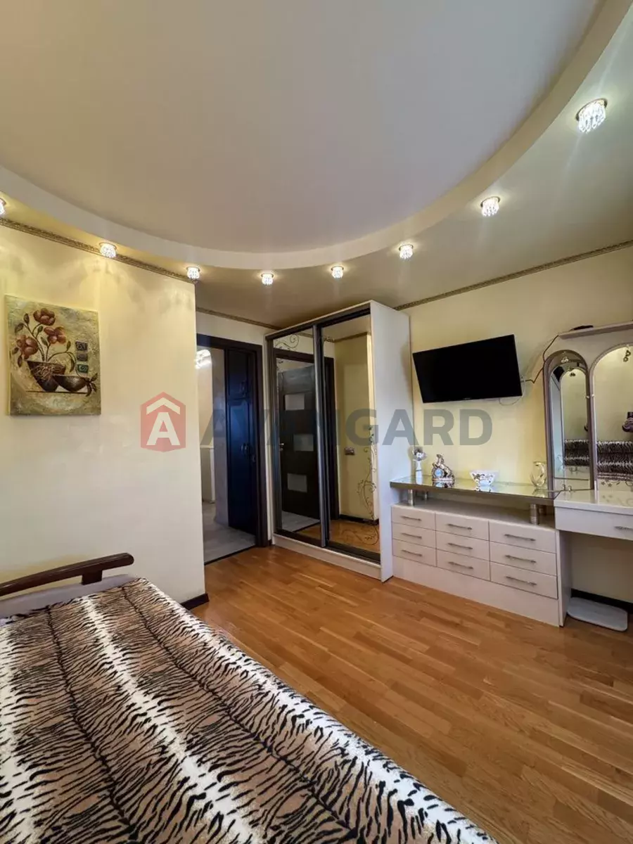 3 ����. ��������, 64/-/15 ��. �., 7/9 ���� ���� 5