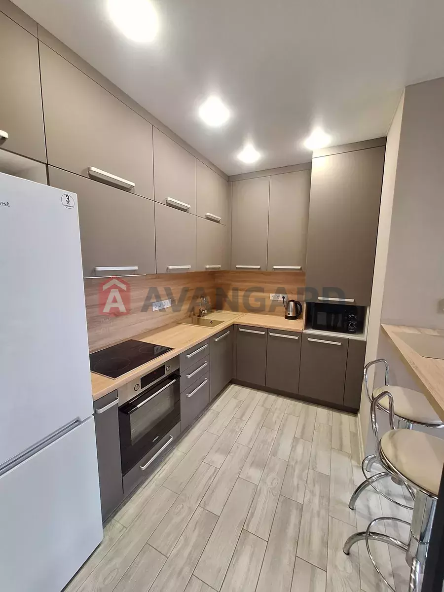 2 ��. ��������, 47/-/18 ��. �., 7/10 ������ ���� 1