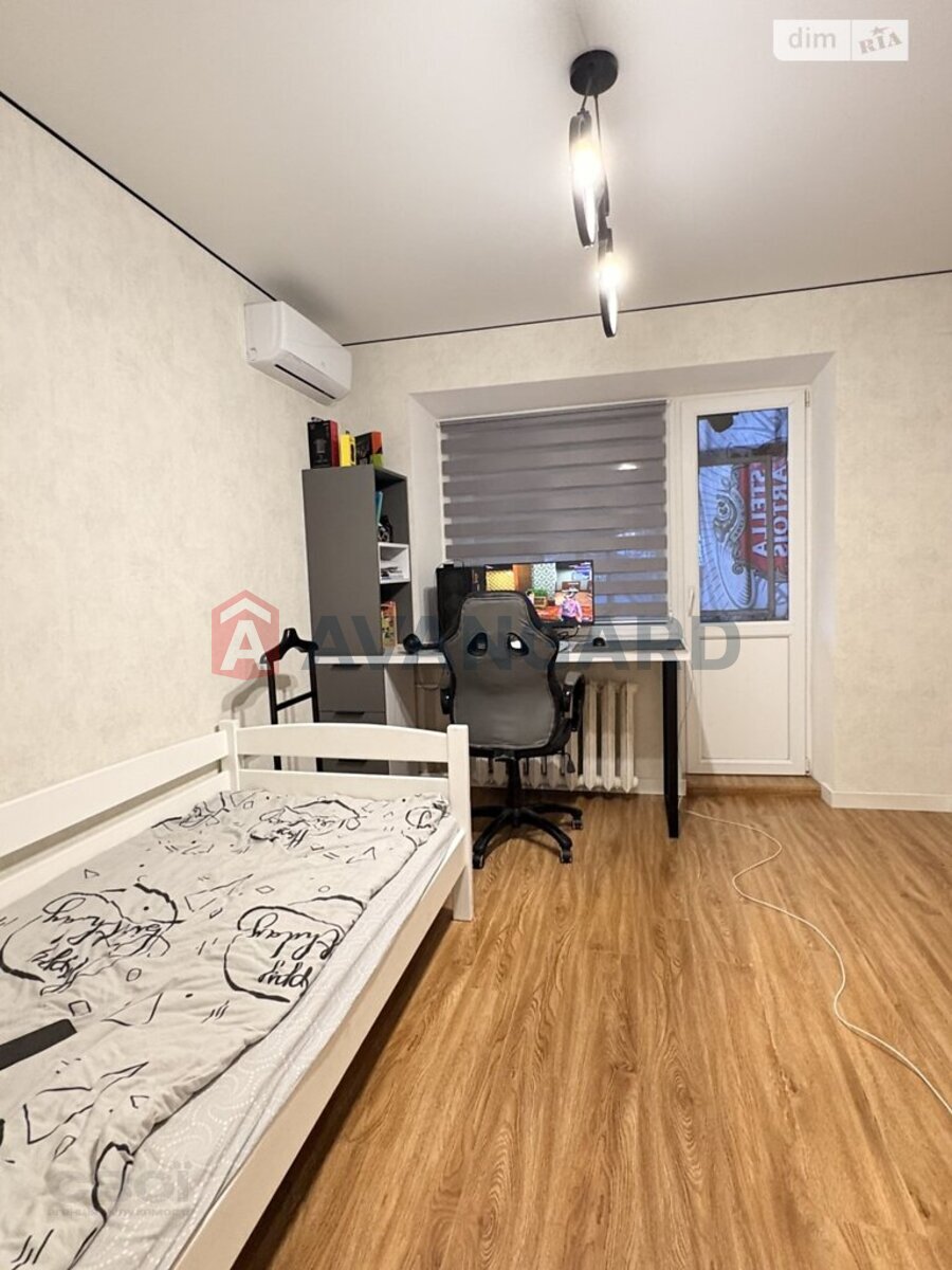 2 ����. ��������, 43/28/7 ��. �., 4/5 ���� ���� 8