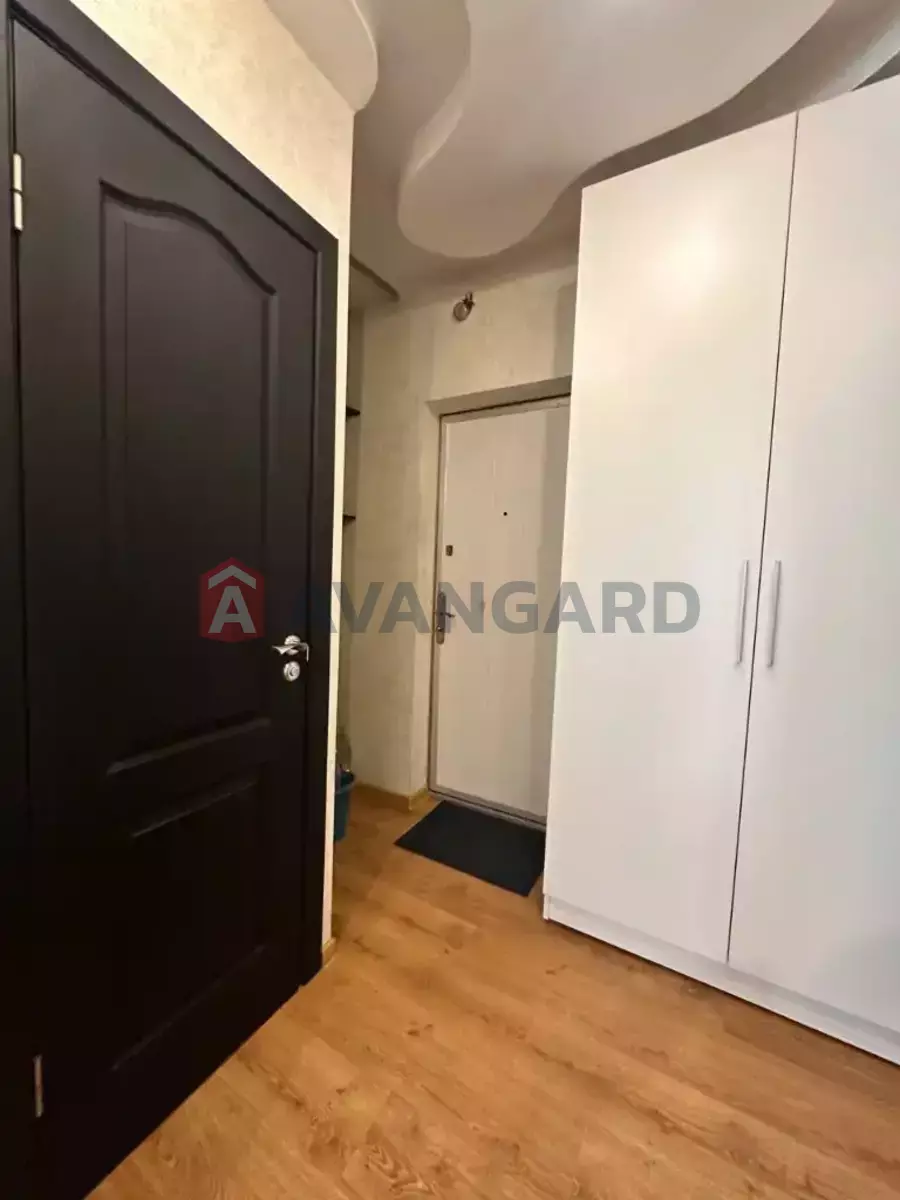 1 ��. ��������, 40/-/- ��. �., 7/9 ������ ���� 8