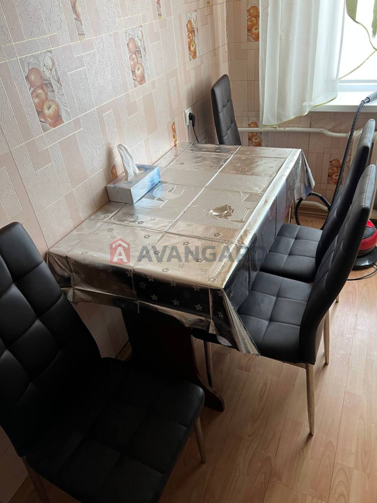 3 ��. ��������, 64/28/8 ��. �., 9/9 ������ ���� 14