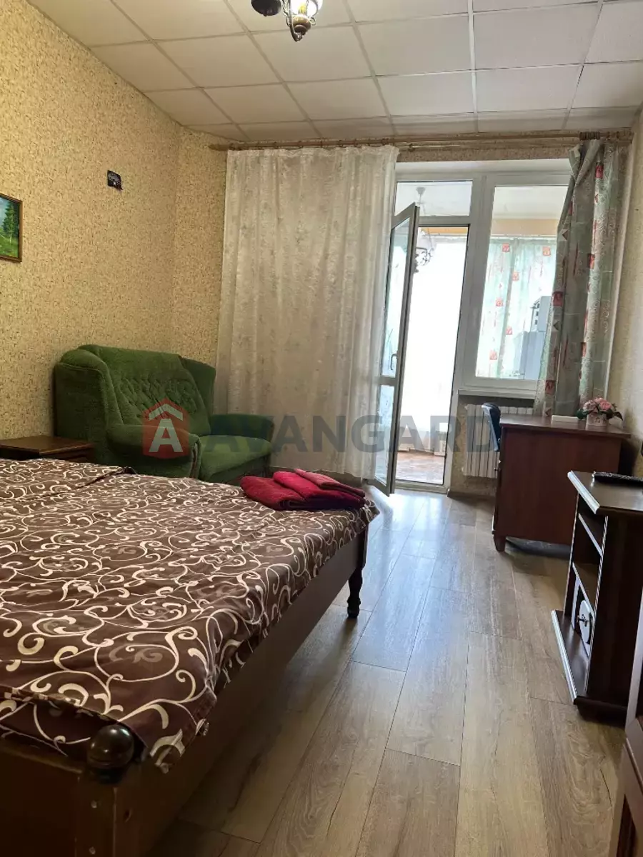 1 ��. ��������, 30/-/10 ��. �., 8/16 ������ ���� 4