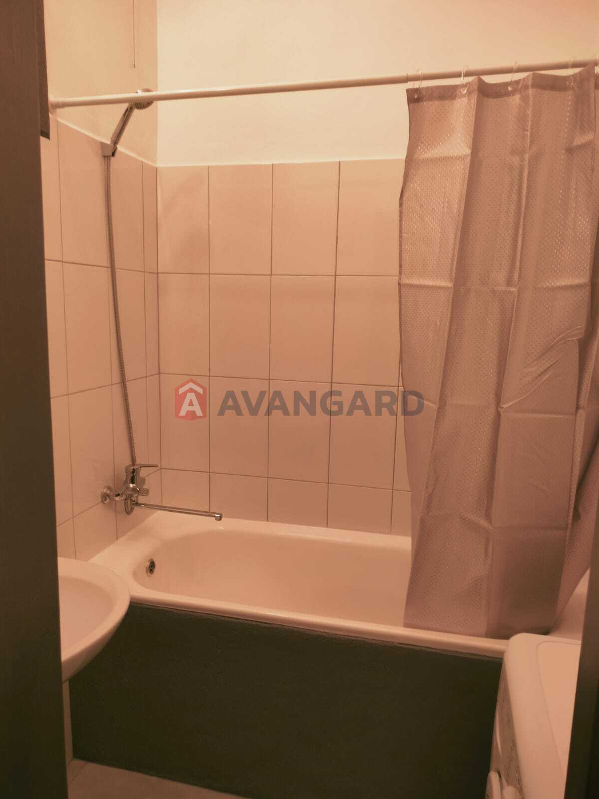 3 ����. ��������, 59.3/39.7/8.5 ��. �., 2/2 ���� ���� 11