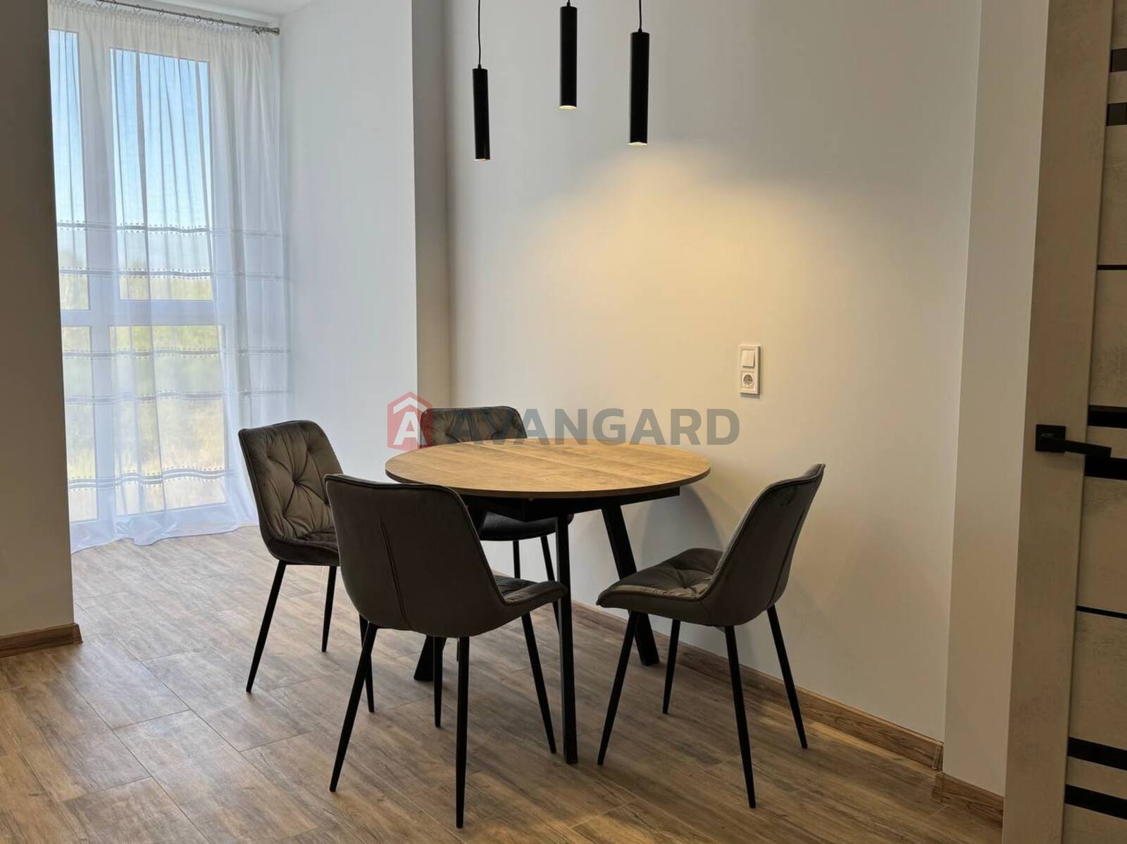 1 ��. ��������, 45/15/16 ��. �., 4/10 ������ ���� 15