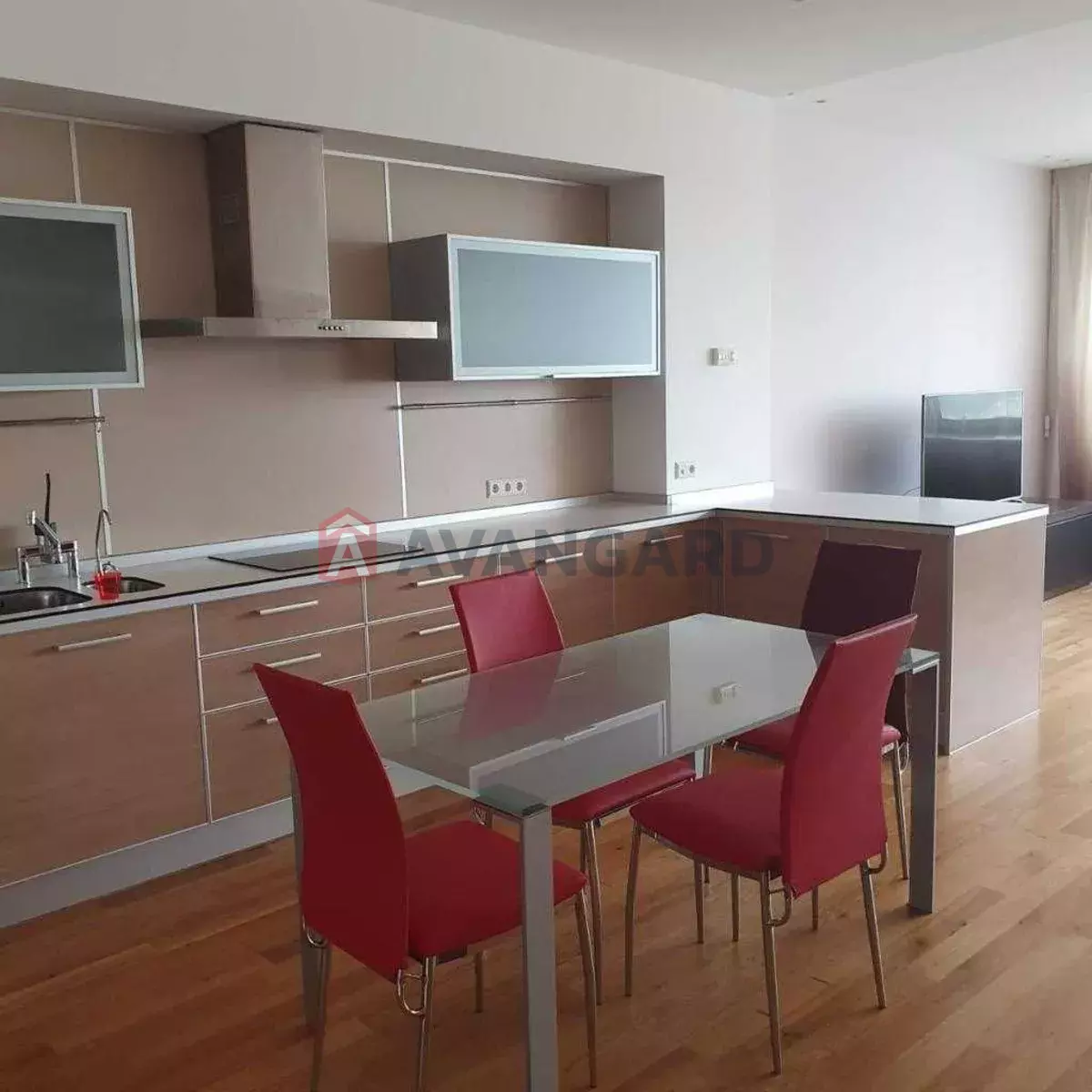 4 ��. ��������, 151/-/30 ��. �., 12/28 ������ ���� 3