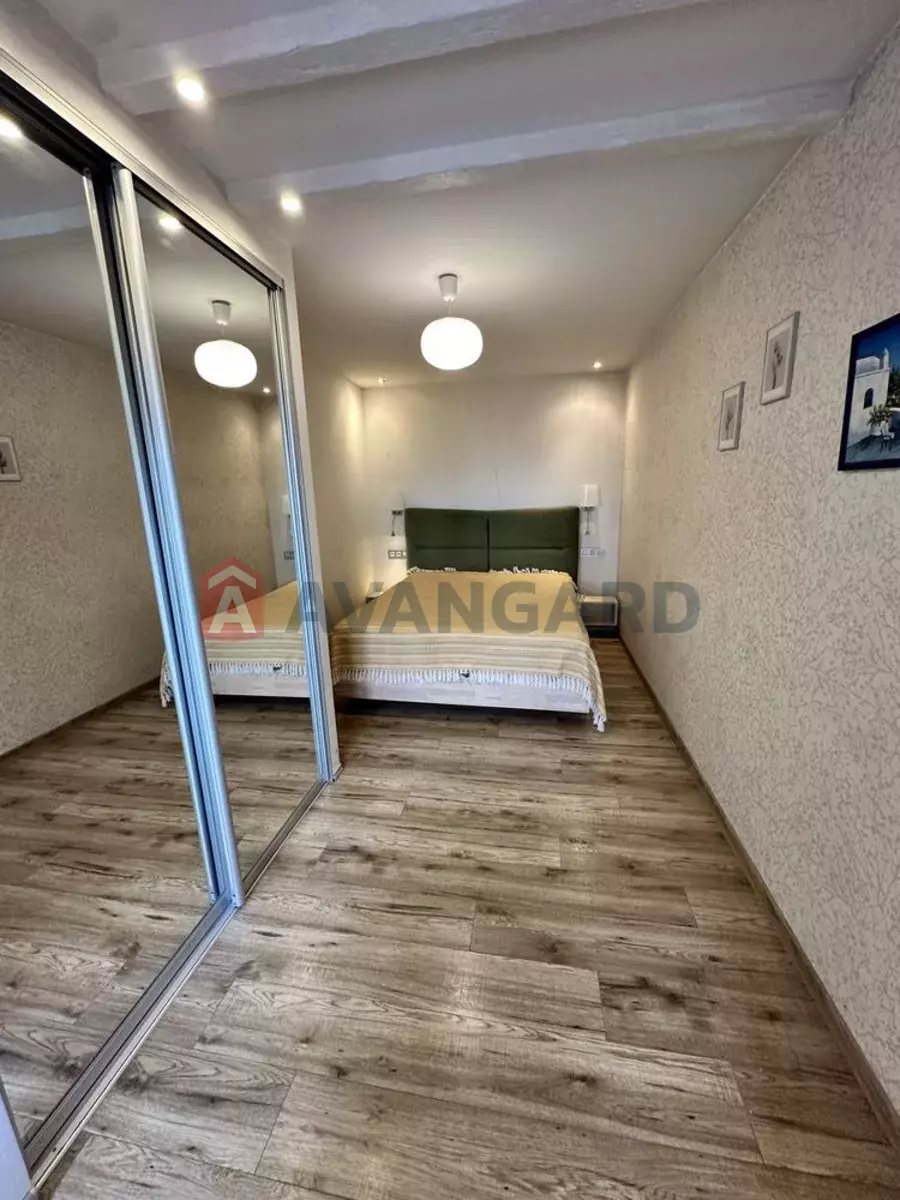 3 ����. ��������, 65/-/8 ��. �., 9/9 ���� ���� 19